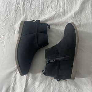 Black toddler boots